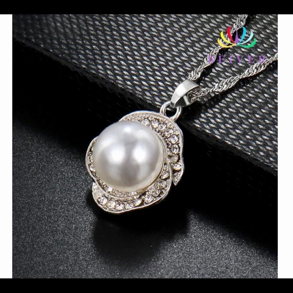 ❌SOLD❌ Silver & Pearl Necklace and Earring Set, New - Picture 9 of 11